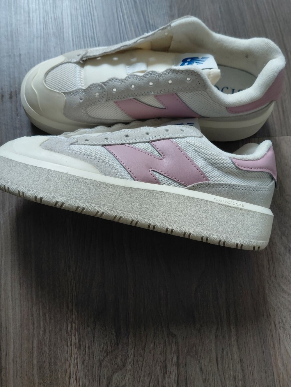 New Balance Women's White and Pink Sneakers - Picture 2 of 10